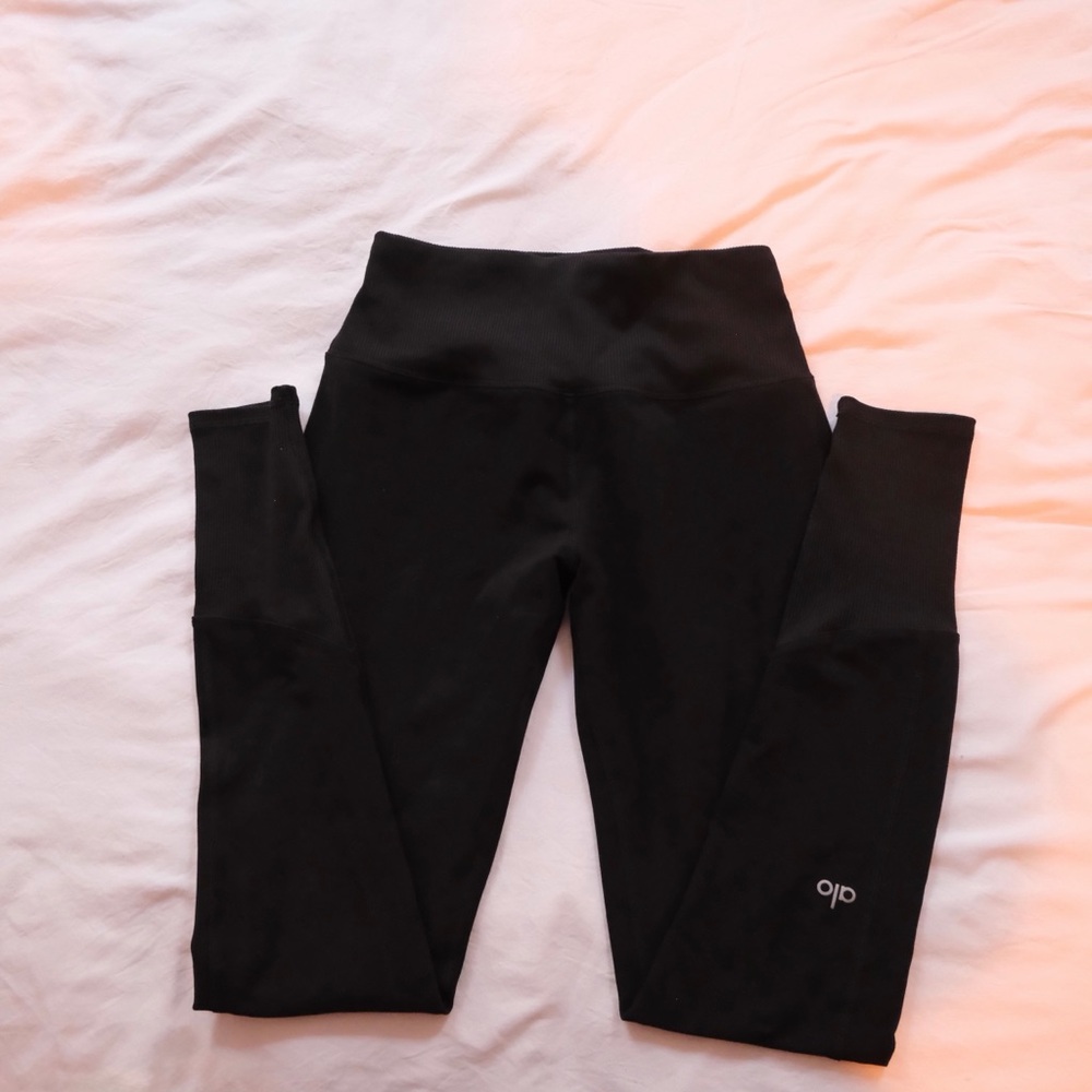ALO Yoga Classic Black Leggings - Picture 6 of 8